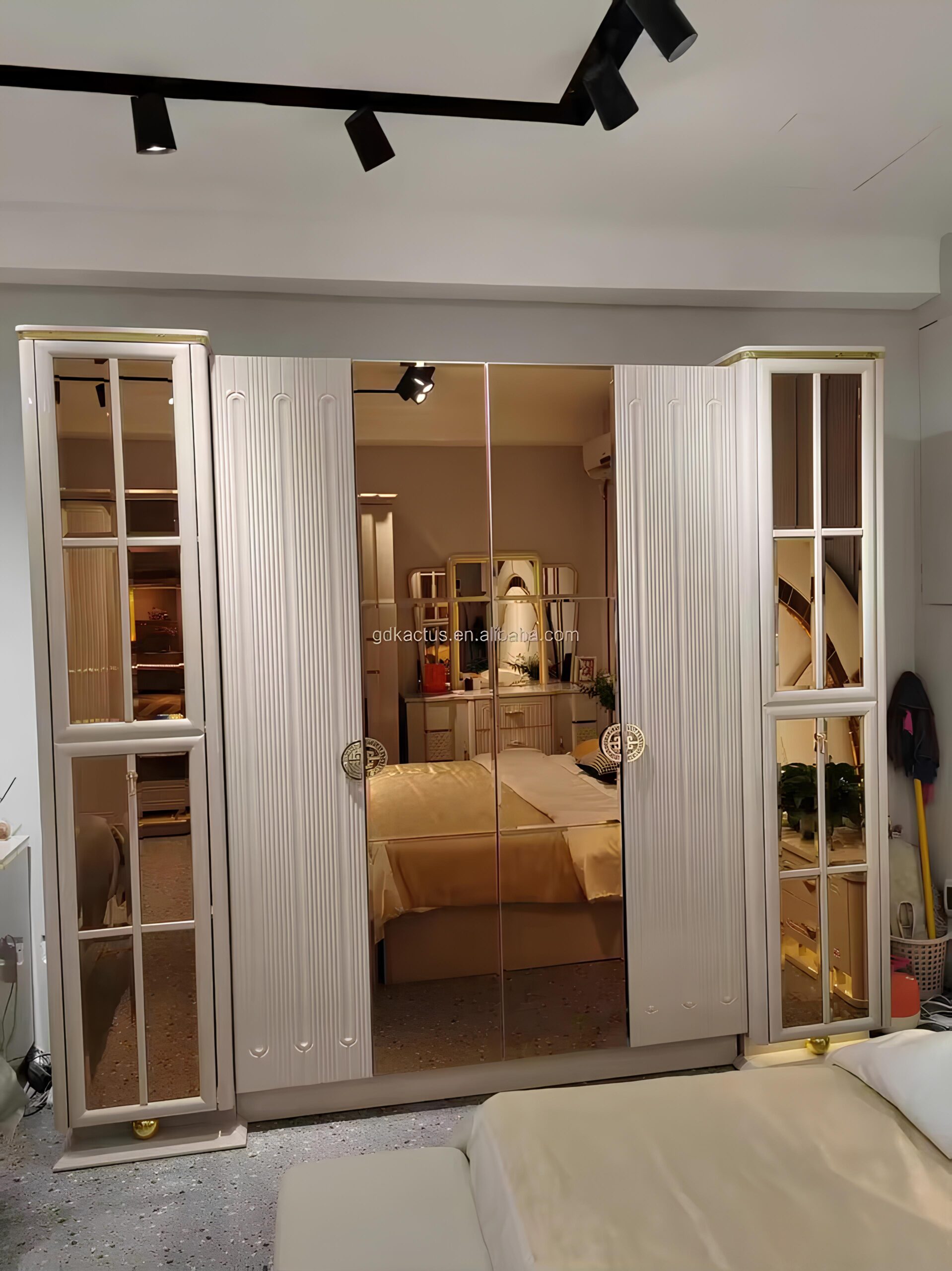 8810 - Image 2