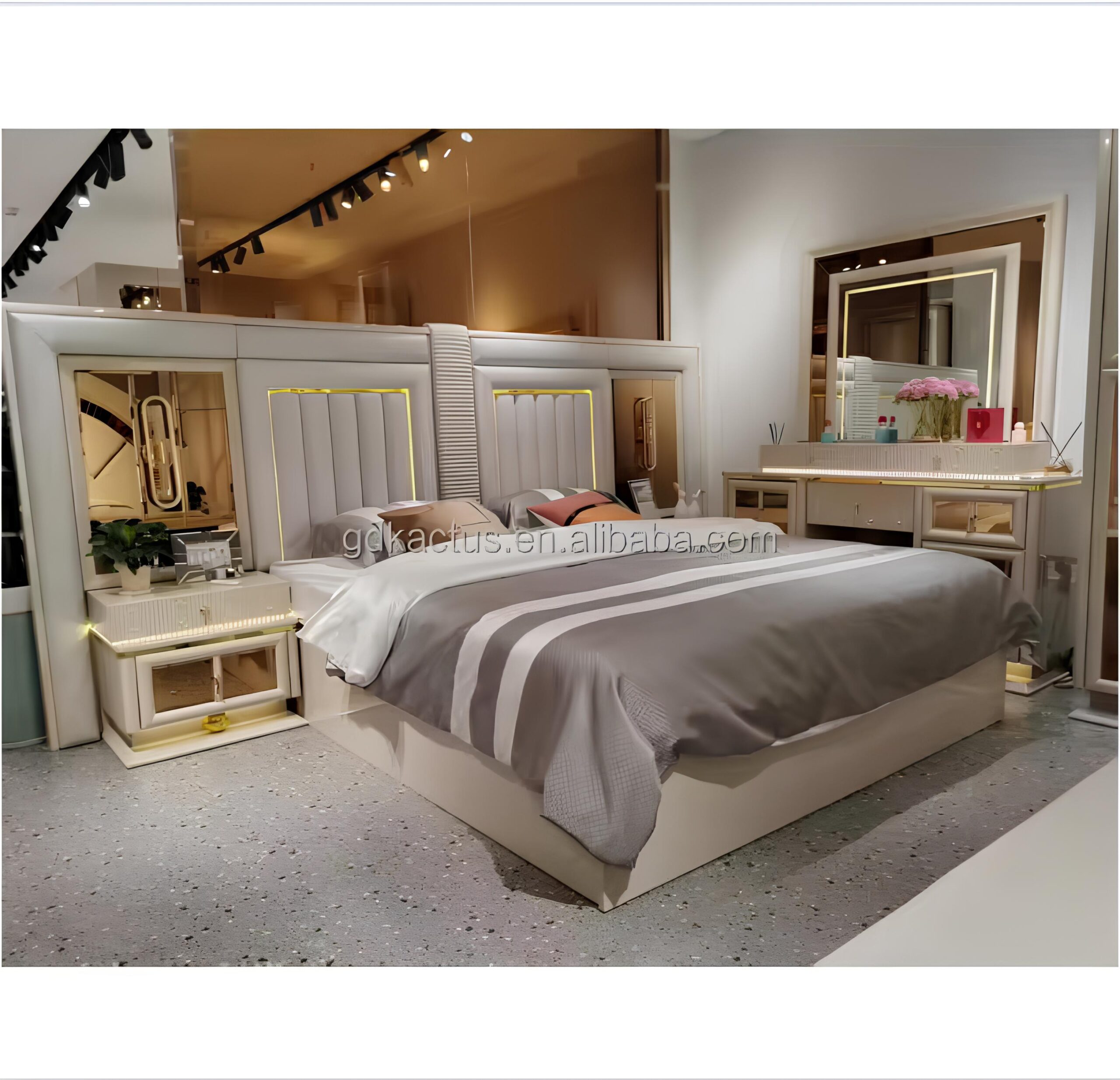 8810 - Image 4
